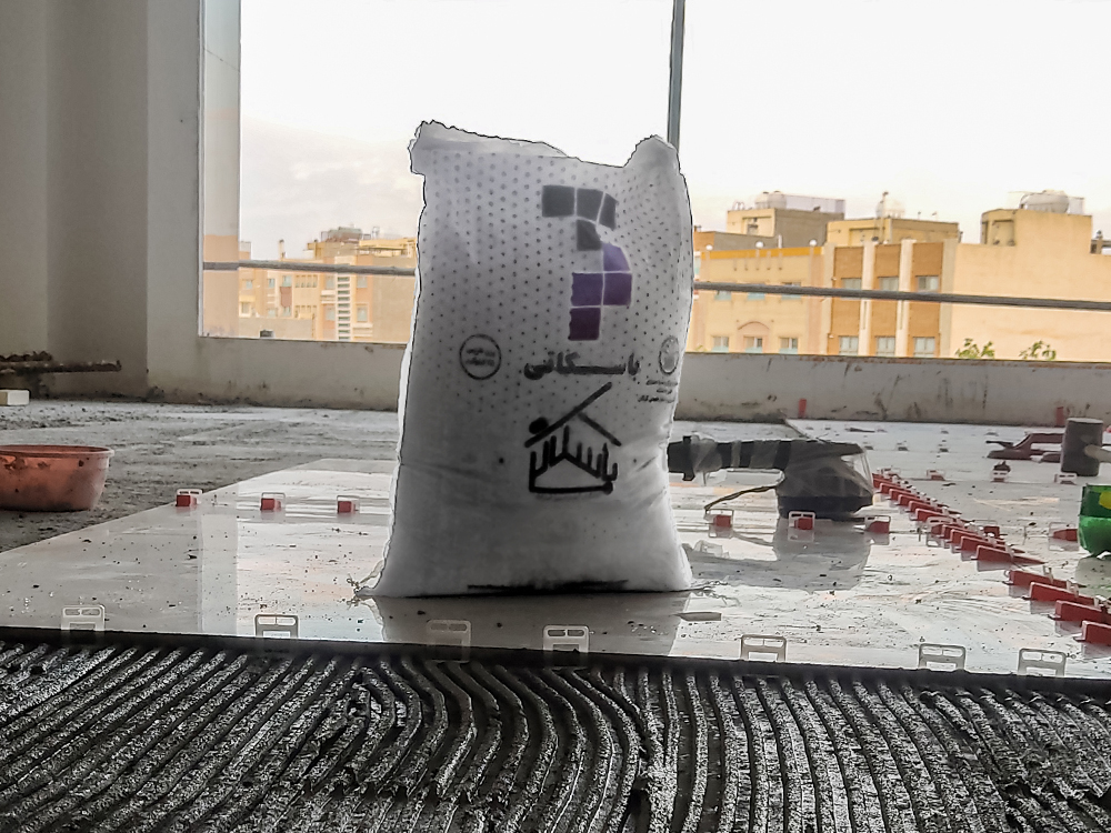 چسب سرامیک پرسلان و سنگ باسکاتی برای چه سطوحی استفاده میشود؟